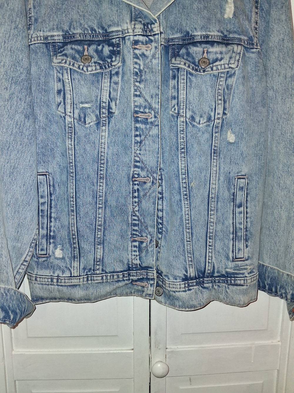 Old Navy Women's Oversized Boyfriend Light Blue Distressed Denim Jacket - Picture 2 of 9